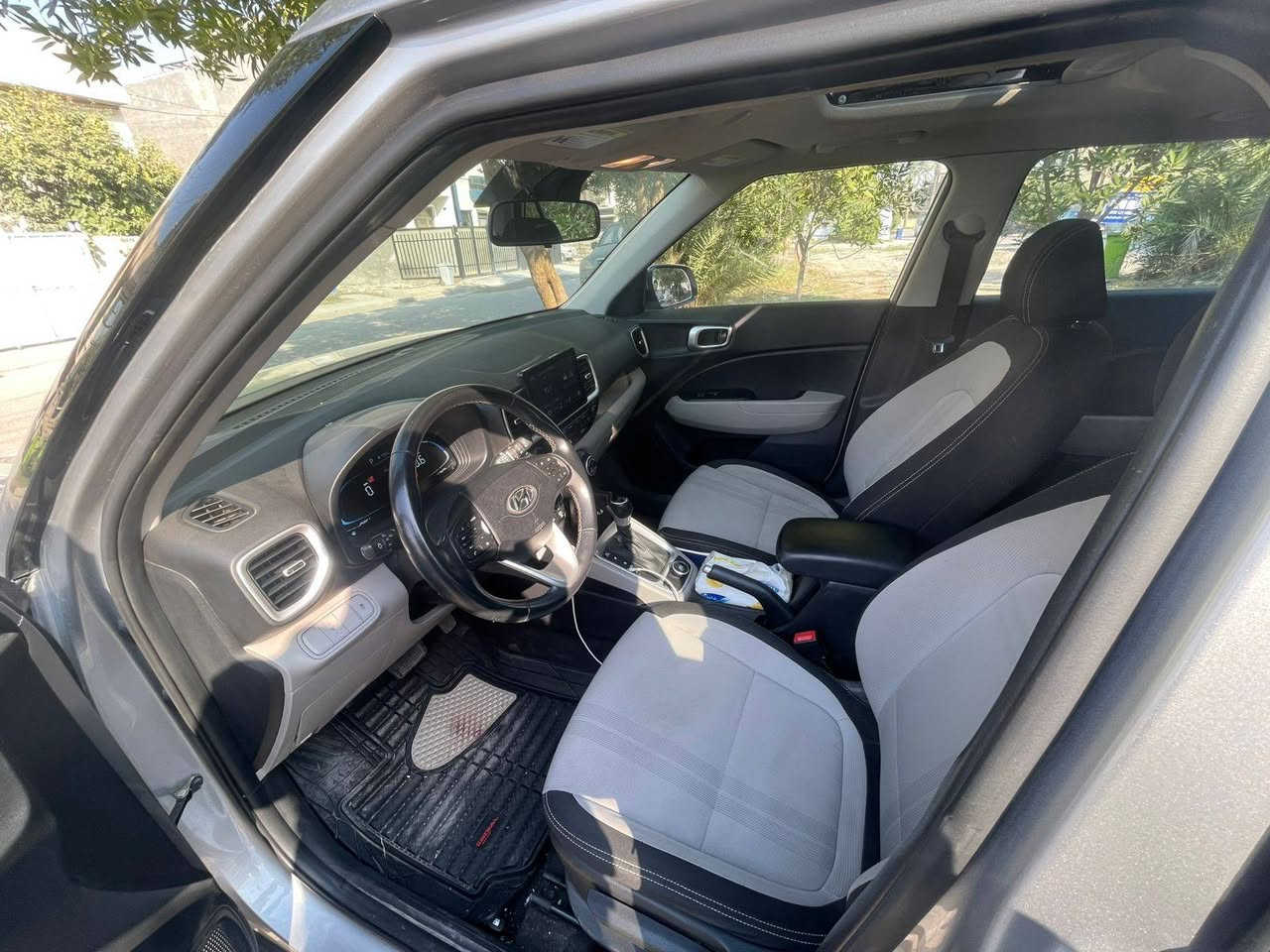 السلام عليكم فينو 2024 وارد امريكي مكينة 1600دبل نوزل بدون صبغ بيها بارد مكانات بسيطة اثر ضرر بالتاير الأيمن لغد شاصي كفالة  ماشية 17 ألف ميل بعدها بحالة الوكالة فول مواصفات بصمة تشغيل ودخول فتحة سقف رادار جانبي وامامي شاشة وباقي المواصفات رقم بغداد الدولي بسمي السعر 148 ورقة مكاني بغداد العامرية للاتصال سونار موجود بالمنشور
*********** بغداد, العراق
