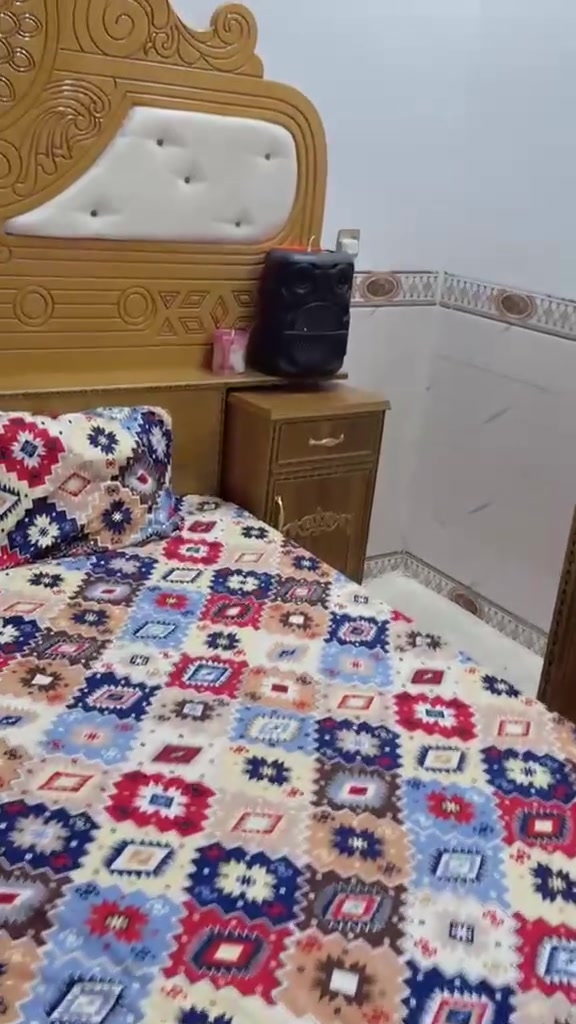 غرفه اخشاب للبيع لضيق المكان نضيفه بس الكنتور بي ضربه قليله بلباب سعرهه 450 العنوان الشعله ‏‪0776 096 9975‬‏
