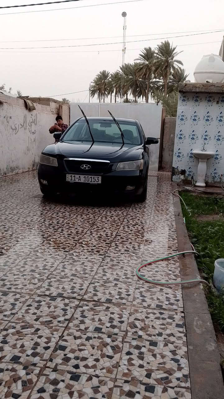 سلام عليكم للبيع سوناتا موديل 2006 وارد امريكي حادثها باب السايق اقل الشبر بـ دوسه ما واصله التكمه البنص مكينه 3300 .6 سلندر مكينه لاتبخير وتنقيص ولا رواجس.السياره مصبوغه حزام للجماليه اثر جراد مكينه كير حداديه تخم تاير ويل كب .مكفولات رقم انكليزي شرط تحويل ثاني يوم لون حبري
السعر : 86$ وبيه مجال حق الجيه 
العنوان : حله بابل
رقم الهاتف: ***********
