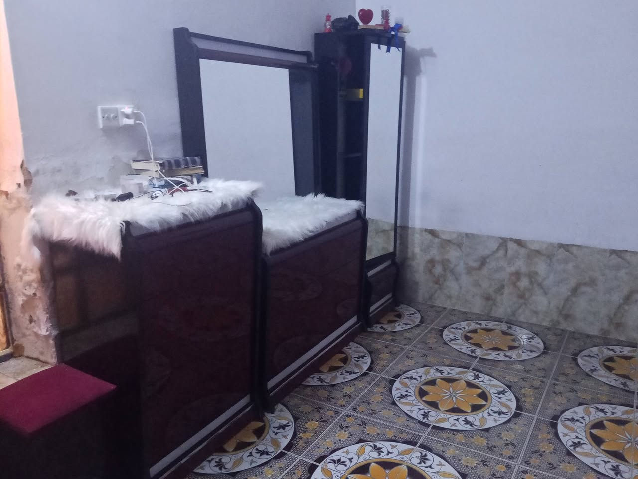 غرفه تركيه عشر قطع للبيع سعر 600 وبيها مجال***********
