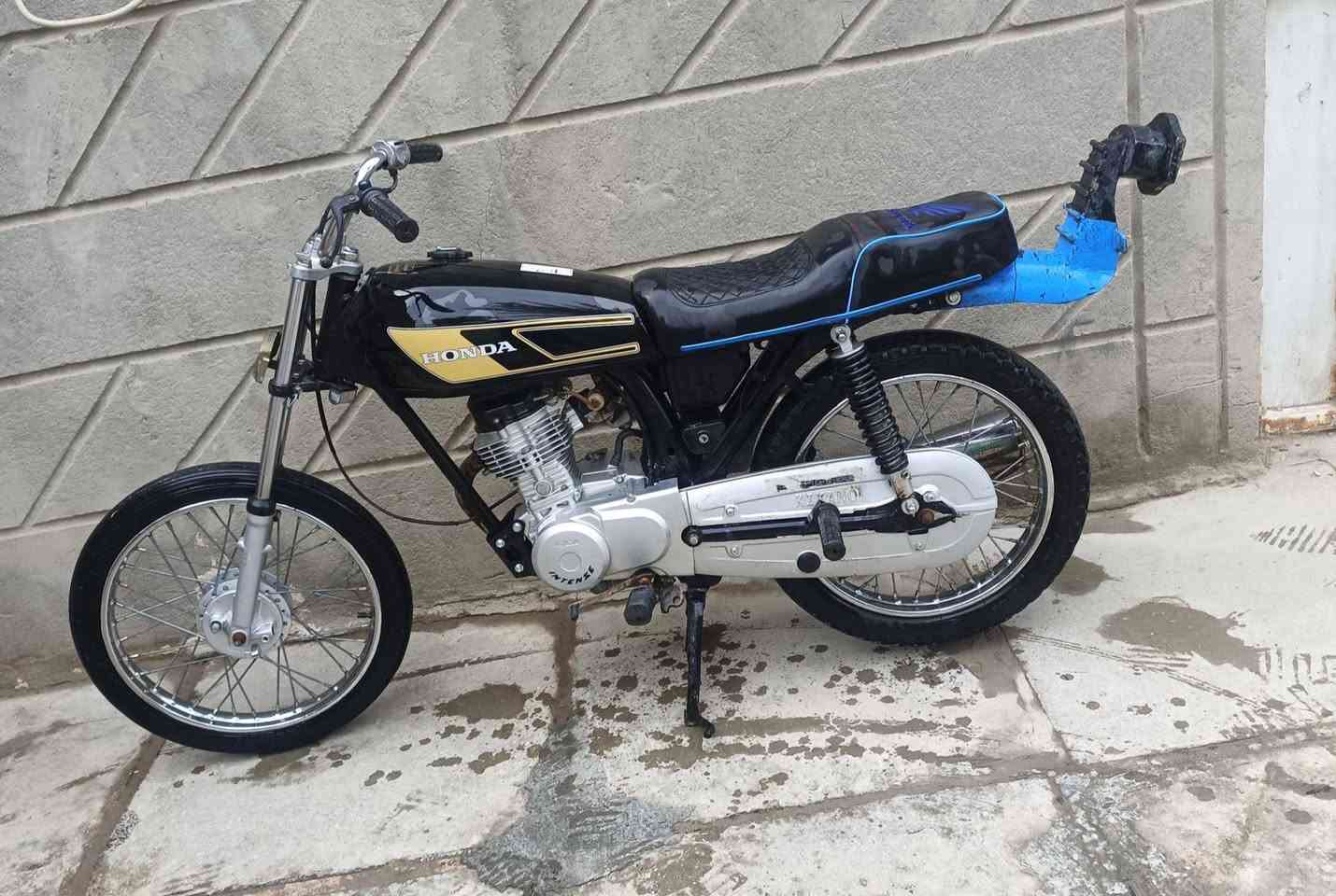 السلام عليكم دراجه للبيع تعمير 25 ما مفتوحه كلك كلك  لدراجه سعرها 525 مكاني ناصريه مركز ***********
