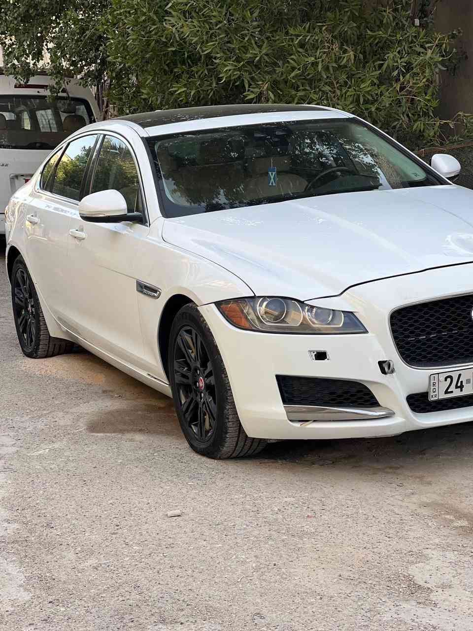 للبيع: جاكوار XF - فخامة وأداء استثنائي
للراغبين بالتميز، سيارة جاكوار XF بحالة ممتازة وتصميم عصري يجمع بين القوة والرفاهية.
📋 تفاصيل السيارة:
النوع   جاكوار XF 
.المديل 2018
المحرك: ( 6 سلندر سوبر ).
ناقل الحركة: أوتوماتيك.
اللون: أبيض لؤلؤي.

الحالة: كلير من امريكة ثلث قطع .
✨ المميزات:
تصميم خارجي انسيابي مع إضاءة LED مميزة.
مقصورة داخلية فاخرة توفر أقصى درجات الراحة.
أنظمة أمان متطورة وثبات عالٍ على الطرقات.
💰 السعر المطلوب: 110$
الرقم ***********
