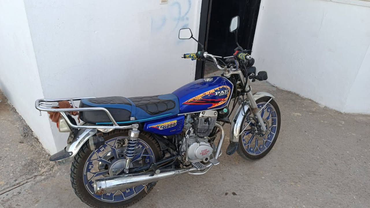 موطور نضيف مع اوراقو للبيع السعر  للتواصل على الرقم ***********
