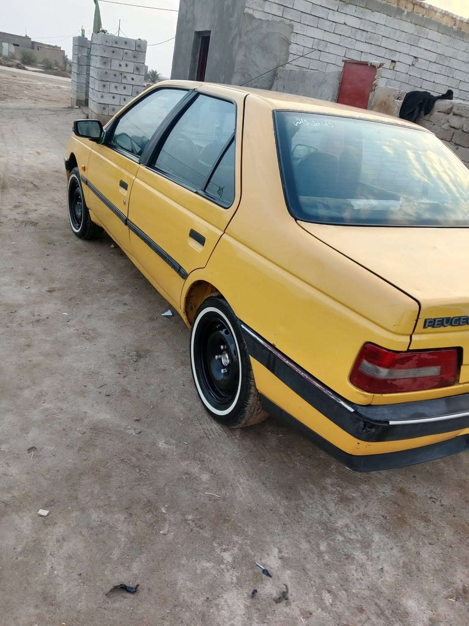 سلام عليكم بيجو 405 سياره جديده وجاهزه محرك كير تبريد شاشه كاميرا كلشي شغال بيها تخم تاير جديد ابو الخطه حتى سبير حداديه كلها جديده خلفي وأمامي رقم مثنى سنويه 27 مداور شوكت مايعجبك السعر 32 وبيها مجال قليل مكاني السماوه قضاء الخضر ***********
