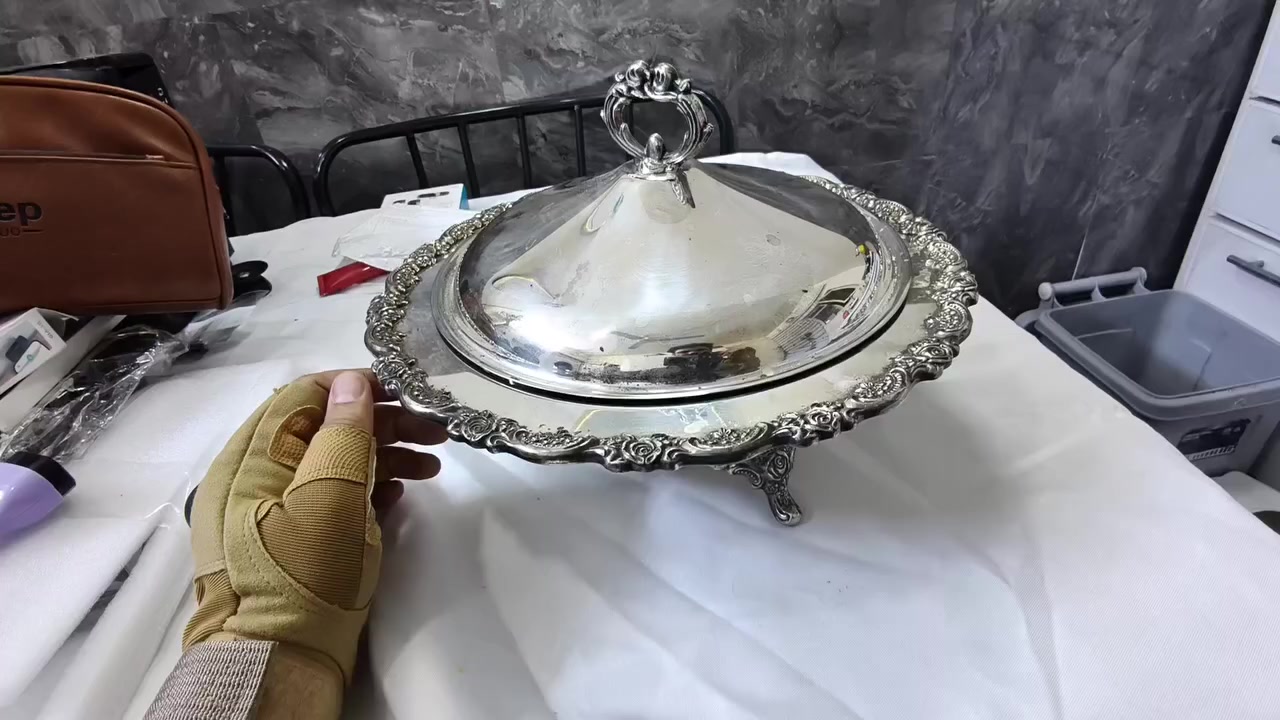 انتيكات اوربيه واكو بيهم مطليات بالفضه للي مهتم بقطعه يراسلني وكل قطعه منشوره بالتفاصيل صور وفديوات


**إذا كنت صاحب هذا الإعلان وتريد حذفه لأي سبب، رجاءا أرسل رسالة إلى الدعم الفني**