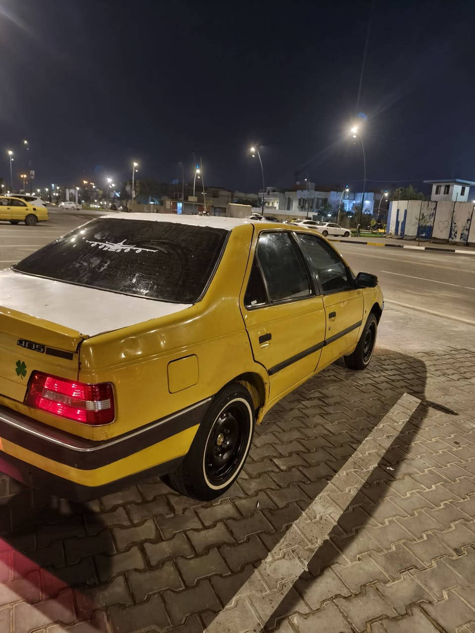سلام عليكم بيجو 405للبيع مكينه ويكير خير من لله سنويه نموذجيه راعي ماواصله اتكفلك سرقه وعشاير تبريد ويه سويج كلشي شغال من طول للطول سعر22وبيه مجال حك جيه للتصال***********

