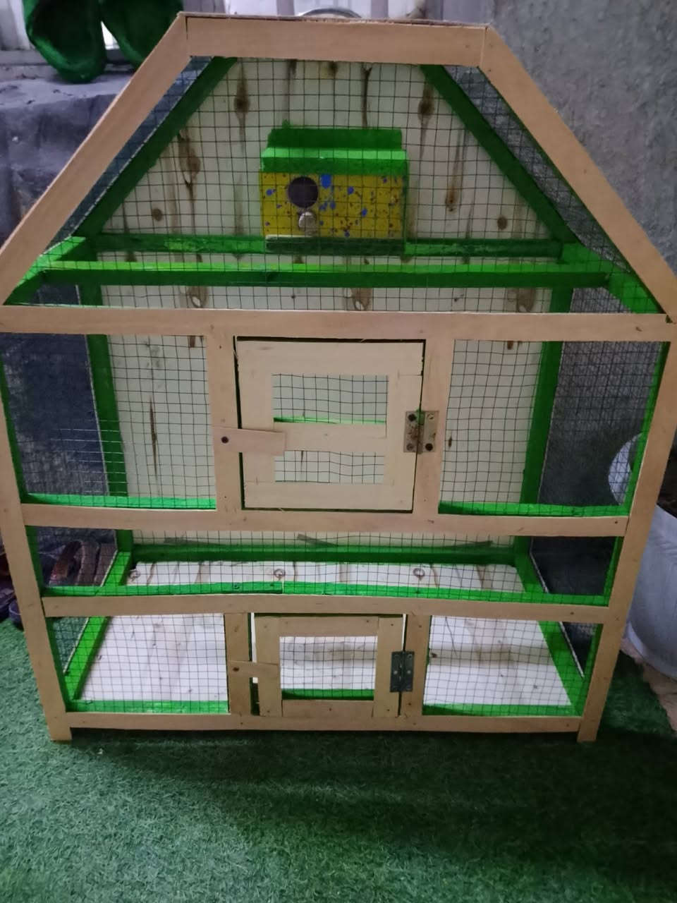 السلام عليكم قفص البيع السعر 25 وبي مجال بسيط الشراي رقم *********** شراي اتصل
