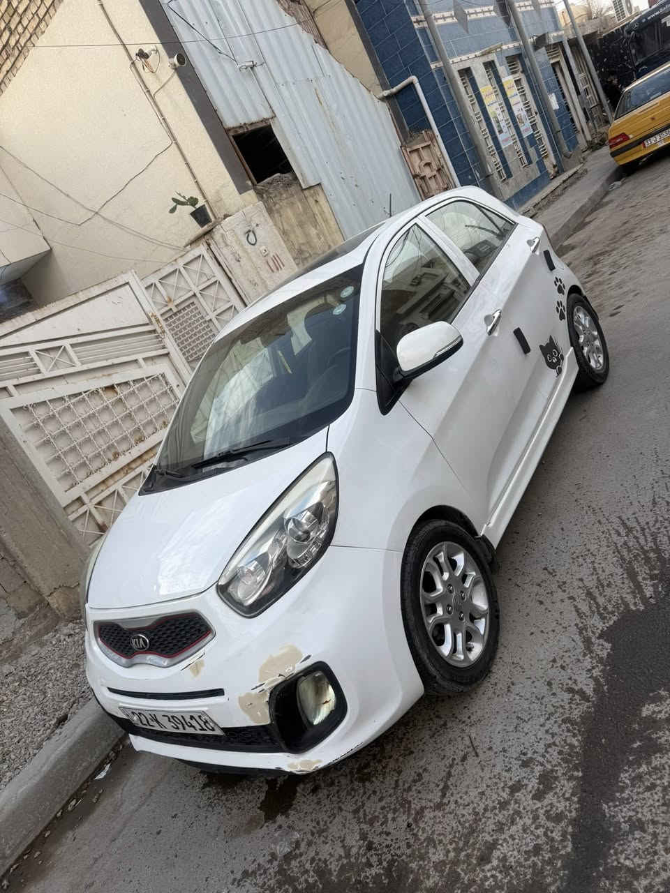 ياالله السلام وعليكم للبيع كيا بيكانتو 2015 خليجي فول مواصفات جيتي لاين بيها فقط صبغ بسيط 3 اماكن بدون دواخل السيارة كلش حلوة ونظيفة ومال بيت ماشية 83 رقم اربيل تريد تحويل تريد وكالة للاستفسار اكثر *********** السعر ب86 وبيها شي بسيط العنوان بغداد البنوك وموجود سونار داخل المنشور 
ملاحظة فقط الدعامية طخة ابو الدلفري ورحت صلحتها ويحتاجها صبغ بسيط
