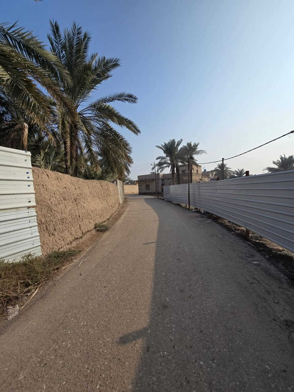 السلام عليكم احبتي الكرام
بستان مساحه 600م 
..وقف مسجل اصولي.
.موقع يخبل منطقه هدوء 
علا تبليط وبصفه نهر وضهره نهر .
..العنوان ابو الخصيب العوجه ..
.السعر 65 بي مجال 
للاستفسار ***********
