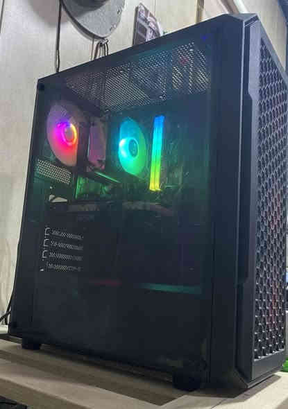 Memory - 16GB. RGP 
Disk - 500GB ssd 
Disk2 -500 GB m.2 
Bored B450 
AG 400 مبرد غازي 
Power Supply 650 w
كيس فقط 
للبيع للتواصل عبر واتساب 
 ☎️ ***********
عنواني بغداد الشعب
