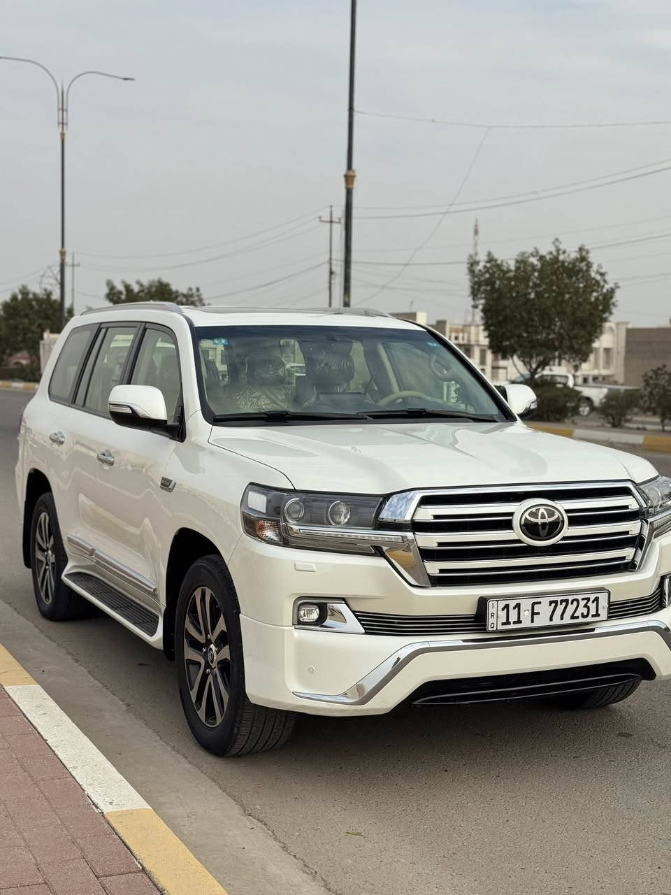 على بركة الله
تيوتا لاند كروز 2018
مكفولة كفاله عامة 
عدا بارد بسيط بالباب الي ورا الصدر 
السياره حيل جديده وعلى ايد وحدة 
رقم بغداد 
بأسمي وتحويل مباشر 
صندوق كهرباء 
شاشات خلفية 
شاشة بلادية 
مري شفط 
6v 
كراسي كهرباء 
كشنات جلد 
فتحه سقف 
هوك خلفي 
3 قطع تبريد 
حساس امامي خلفي 

ماشيه 123 الف فقط 

مكان السيارة الرمادي 
السعر  485 وبيها مجال 
***********
