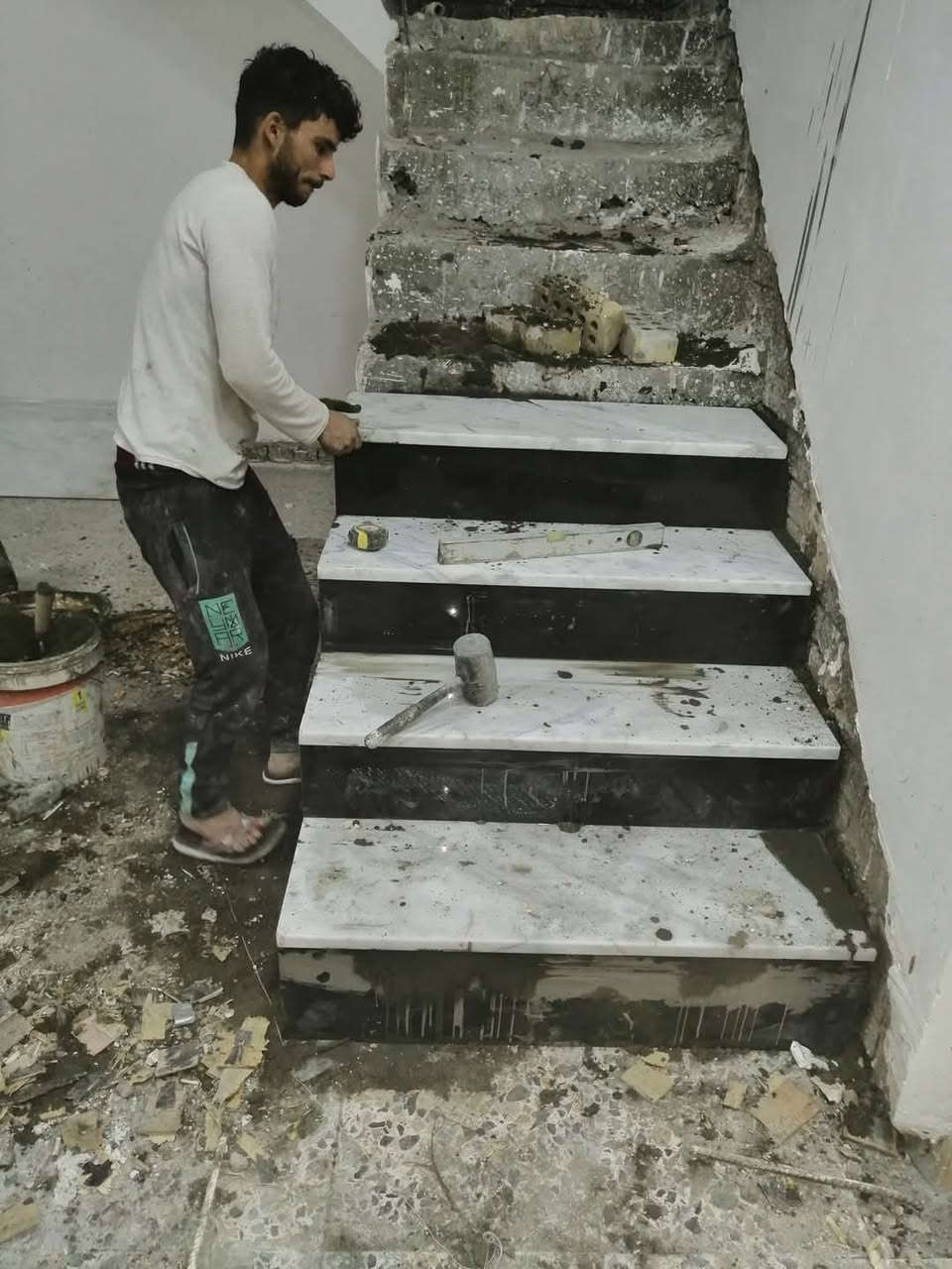 سلام عليكم خلفه سيراميك ومرمر متفرغ حالين  اشغل محافظات وتساب 
الاتصال ***********
