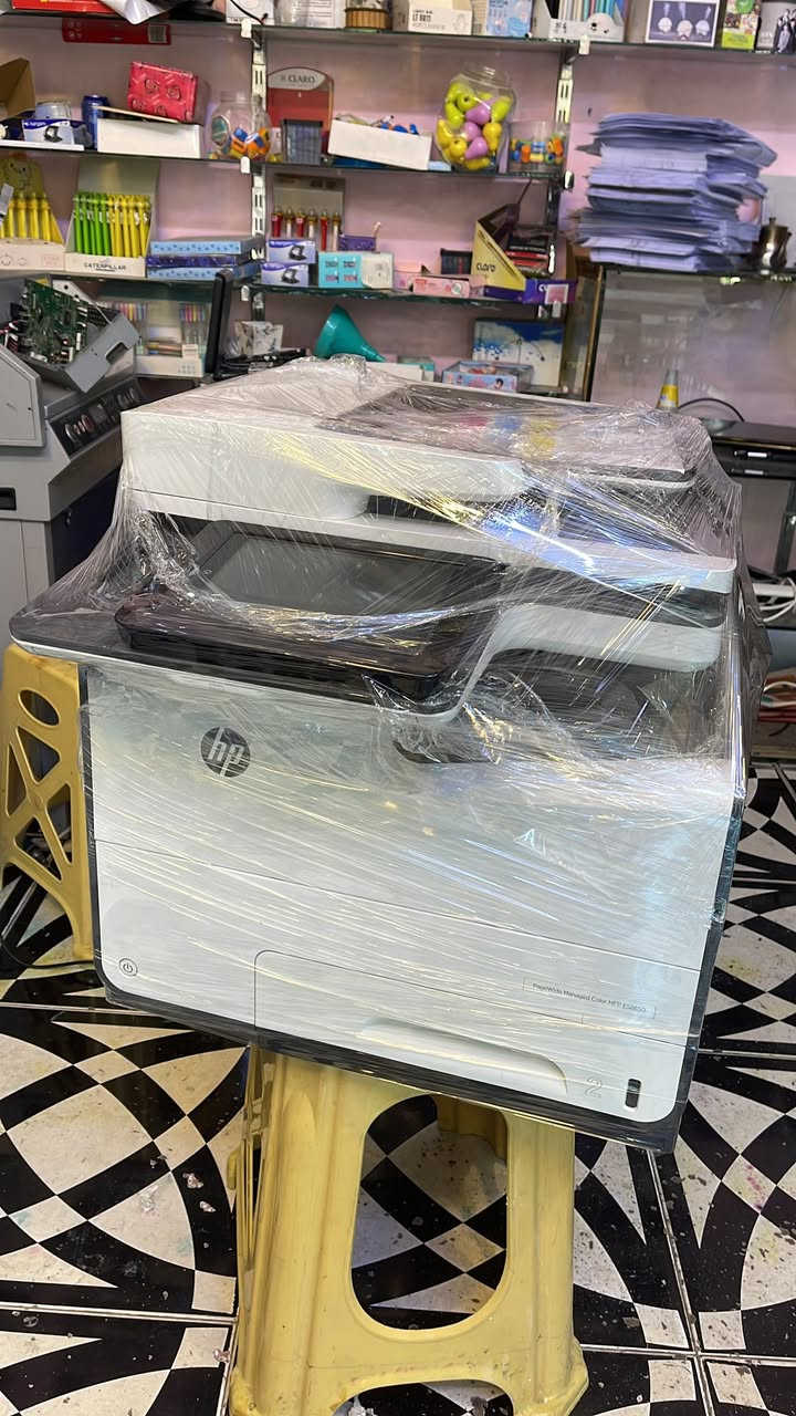 Hp 586
70 نسخه بالدقيقه
السعر ٧٥٠ 
عداد جوه ال١٠٠ 
***********
