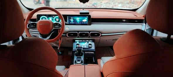 #جيتور x70 PLUS 2025 لون ابيض 
رقم بغداد بسمي تحويل ثاني يوم
ماشية. عشر تالف  
بانوراما 
كشنات جلد + تدفئه تبريد + خزن + كهرباء
صندوق كهربائي 
حساسات امامي خلفي 
رادار جانبي 
محرك 16 توربو 
گير 7 نمر 
اضويه زنون متحرك 
داخل ليد بالكامل 
اضويه ترحيب 
تحكمات ستيرن
ويل حجم 20
5 كامرات + كامره 360 
7 راكب 
3 وضعيات قياده 
اكروز سرعه 
شفتات 
بصمات 2
Auto hold
هاند بريك كهربائي 
داخل مشمشي 
السياره بدون ضرضر مكفوله من الدعاميه للدعاميه السياره  على حالة الوكالة 
سعر السياره ٢٦ مليون
العنوان بغداد زعفرانية
***********
