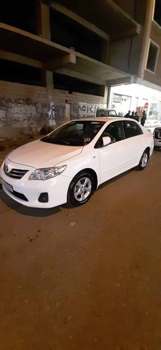 السلام عليكم كورلا موديل 12  خليجي
بيها باب خلفي وجاملغ صبغ بدون دواخل وبدون تبديل وباقي على وضع الشركة كبس كير مكينه تبريد تدفئة بلادي صدر جديد سيارة بأسمي سنويه جديده هزة جديده فحص معلومات أكثر اتصل ***********
