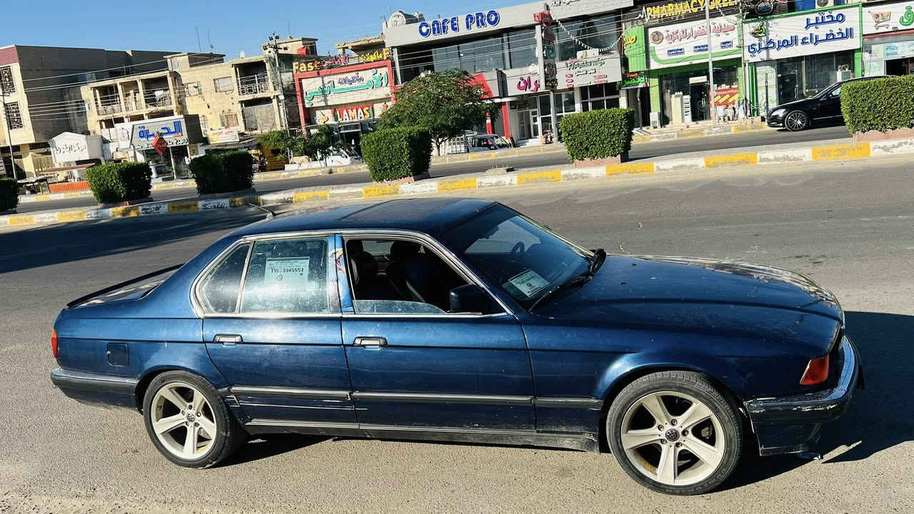 سلام عليكم BMWموديل 1991 735اصل سنويه ل29 كير ومكينه بشرط صدر جديد سياره بلاديه بدون ضربه دبل ايرباك غرفه جديده نفس ما موضح بل فديو وسياره ما غاسلها مكان الانبار خالدية السعر 50 وبيها مجال لشراي يتصل ***********
