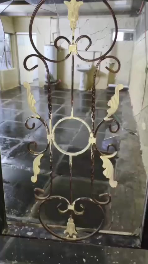 بيت خلفيه  نظيفه عاليه علشارع ١٠٠ متر مربعه منطقت لحميديه بشارع مصاليخ  سعره ١٥ وبيه مجال قليل متواجد علخط ***********ابو جود
