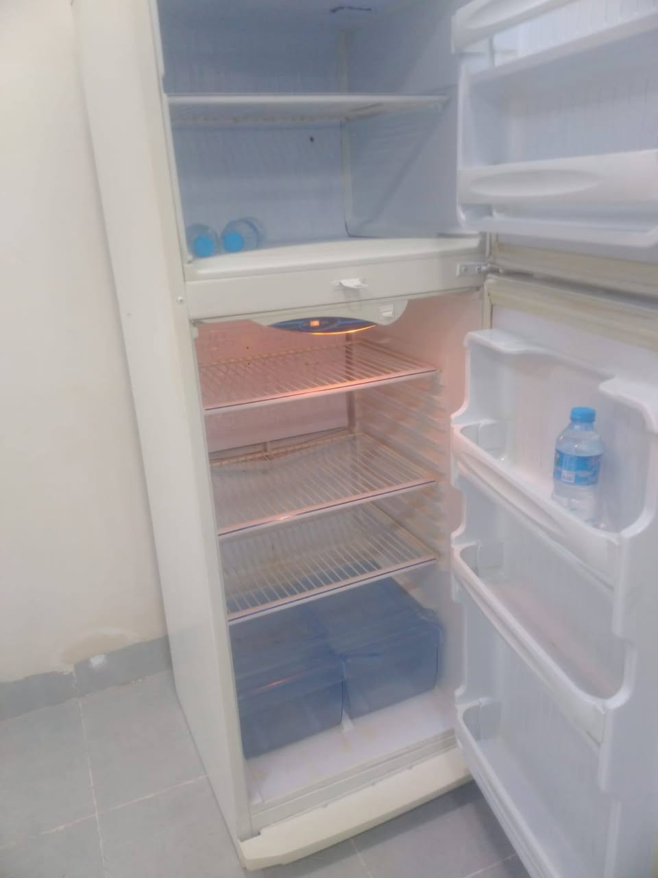 ثلاجه كونكورد لبناني ١٦قدم كلش نظيفه بشرط تاخذها تجميد فول السعر١٥٠الف مال بيت الاتصال***********
