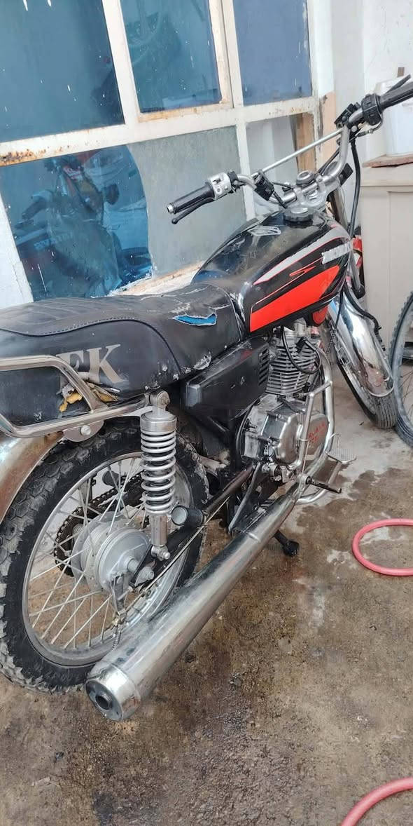 دراجه للبيع شغاله بس كير نمره 3 بي شويه صوت باقي كل عيب مابي سعر 160الف ***********
