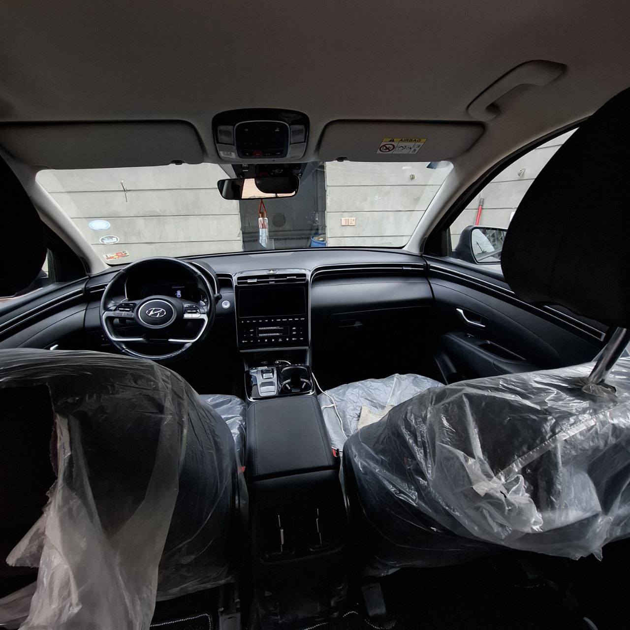 سلام عليكم  توسان  موديل  22 وارد  كوري  اسود  محرك  1.8 تيربوو  ماشيه  80 الف  جديده السياره وضع وكاله  السعر  155  وبيها مجال  بسيط  انضربت عدي  بيبان ثنين  عل خفيف  ابيع عله هذا الوضع
الموصفات
ردار امامي 
رادار خلفي 
مري  قلاب
مري شفط 
نضام ترحيب كامل  تحديد مسار تحديد خورج عن المسار  فول تحكم  السترين  
كشنات تبريد 
كشنات هيتر
هيتر  بل دركه 
اربع وضعيات قياده  
1 سبورت
2 ايكو
3 نورمل
4 سمارت
كير دكم
تبريد  ول  شاشه كله لمس  
حساس  امامي
حساس خلفي 
 سايد بريك دكمه  
وبعد هواي موصفات  
المكان كربلاء  شارع أحمد الوائلي
رقم الاتصال *********** هنا وتساب
***********
