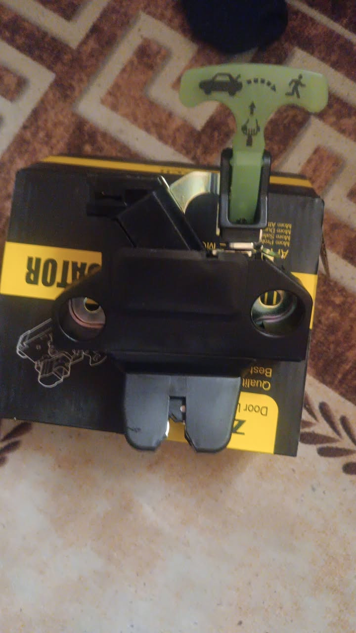 السلام عليكم.. غراض كورلا للبيع يوجد توصيل كل مكان... ***********
1/يدة باب اصليه تفصيخ داخلية 15الف... 
2/قفل جنطة كهربائي 25الف.. 
3/لاستيك. اصابع خلفيات خليجي تخم. 15الف.. 
4/سيوف دشبول ايطارات تجاري 15الف واصلي 25الف..،
5/حصيرة جنطة كورلا من 2011ل2013 ب20الف.. 
6/تحكم تبريد فرارات  30الف... 
7/جوين تبخير كورلا خليجي  15الف... 
8/فسفورات لد دعامية خلفية زوج15الف... 
9/بك لايتات تخم تجاري 70الف... 
10/لايتات خليجي من 2009ل2013سعر زوج 70الف... 
11/بطاين جاملغ.. 30الف زوج... 
12/قبغ محرك امريكي 25الف... 
13/بلوجتكرات زوج. كزاز 15الف... 
14/شباك امامي مع العلامة 35الف.. 
15/بلك. ليزري امريكي 40الف... 
16/نيكل نهاية الباب تخم 30الف...
