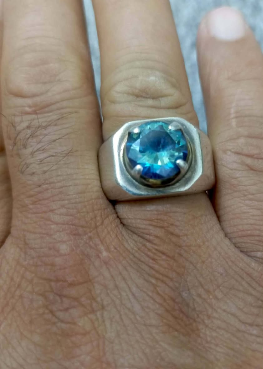 خاتم موزنايت تحفه قطعه خشنه السعر 100 نهائي ***********
بغداد زعفرانيه
