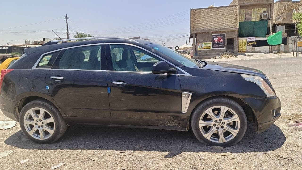 كاديلاك srx موديل 2013 خليجي
سقف بانوراما مع فتحة ثلاث حركات 
كراسي كهرباء جلد 
تشغيل بصمة 
نظام صوتي أصلي Bose مع   +  Sub-Hoover  
شاشة كبيره
قاصة سريه 
جنط مقاس 20 انش 
محرك V6 سعة 3.6 لتر، بقوة 308 أحصنة قوي جداً مثبت سرعة 
تحكم ستيرن 
حساس ضغط الهواء في الاطارات
نظام  ABS,ESP
شاشة لمعرفة جميع اعطال السيارة وكمية استهلاك الوقود 
والكثير من المواصفات لم تذكر 
محرك  بلادي 
السياره حادثه الجاملق الأيمن ومعمر موضح بالصور  
السعر 90   ((مكلف بالنشر ))
الهاتف *********** موجود واتساب .
