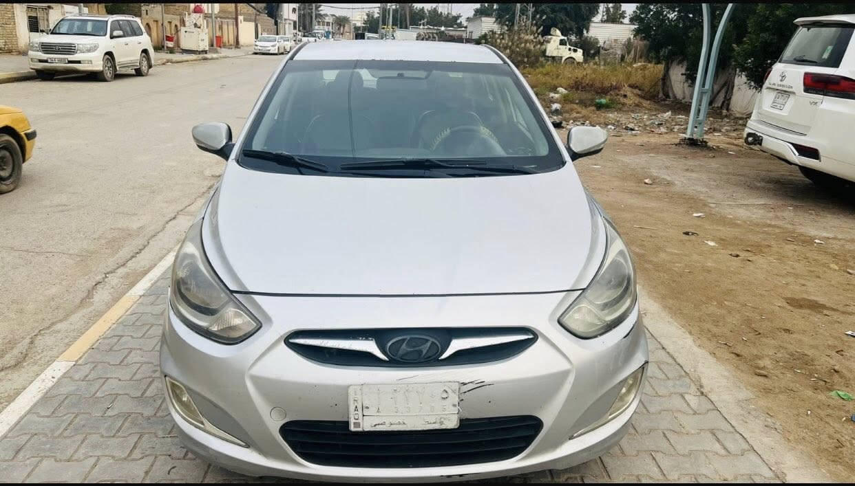 السلام عليكم اكسنت ١٢وارد كوري 
حادث جاملق امامي وبنيد صفحه السايق
شاشه كامره خلفيه حساسات خلفيه
مكينه ١٦٠٠دوش
مكينه وكير خير من الله
رقمها واسط مشروع وطني
***********
مكان بصرة معقل
السعر٧٨بيها مجال بسيط
