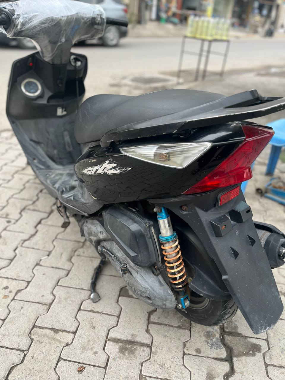 السلام وعليكم شباب دراجه ثعلب ١٤٠ كارتون صار شهر من نازله من الرمبه امانت الله مكفوله كفاله عامه والمكينه بالجيس مكفوله كهربائيات كله شغاله ونكره سلف ونص هندر وبيه دبلات رياضيه وكلجات مال رمبه العنوان ساحه عدن الرقم *********** السعر ٧٥٠ وبيه مجال بغداد, العراق
