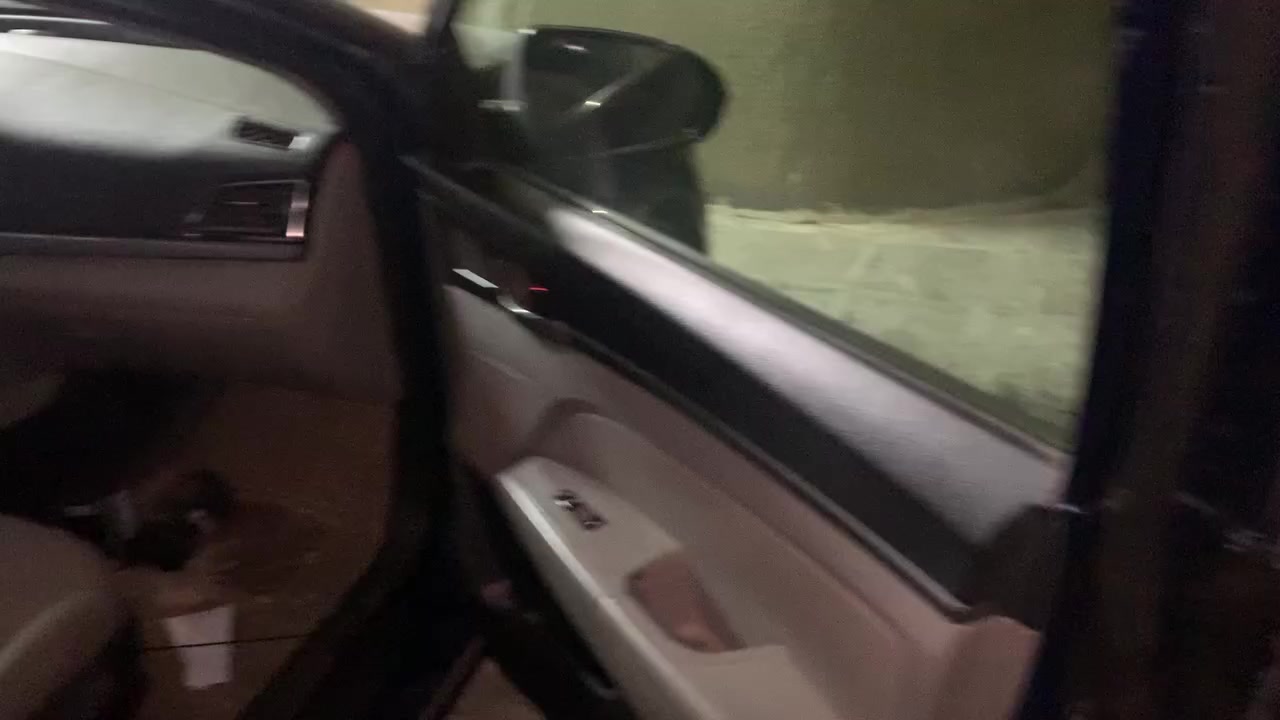 موديل ٢٠١٨ وارد امريكي  السياره فول بصمه فتحه رقم بغداد محرك ٢٠٠٠ دوش بيها ٣ قطع بدون شواصي كير ومحرك مكفول سعر ١٢٨ 
رقم ***********
