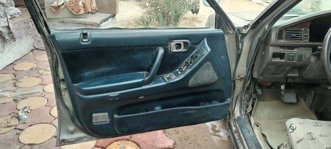 يالله متاح كراون سوبر موديل 91 صبغ  عام جمالية بدون حادث رقم نجف ألماني سنوية 27  معروضة اب 35 بيها مجال قليل ***********
