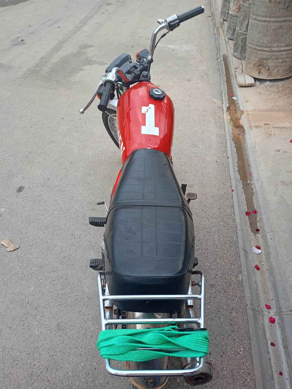 سلام وعليكم دراجة اربعه كير ( كلك) للبيع سعر 200 وبيهه مجال بسيط رقمي ***********
