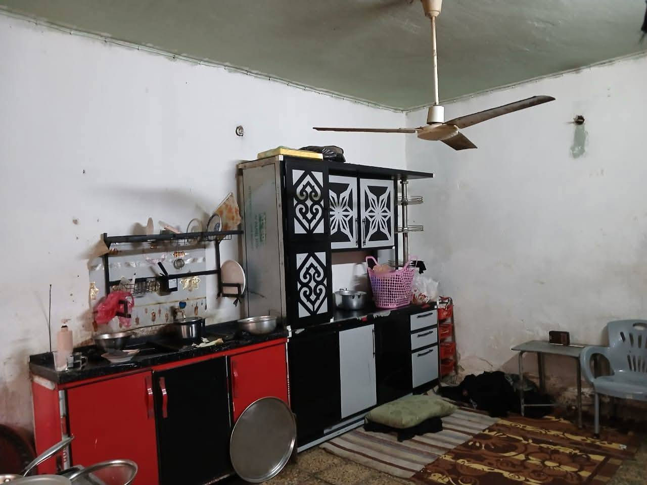 السلام عليكم عيد النشر بسبب الوعد الكاذبه بيت للبيع المساحه ١٤٤ متر طابقين يتكون من ٨  غرف ينقسم إلى نصفين  شارع الفلاح قطاع ٧ للتصال ***********
