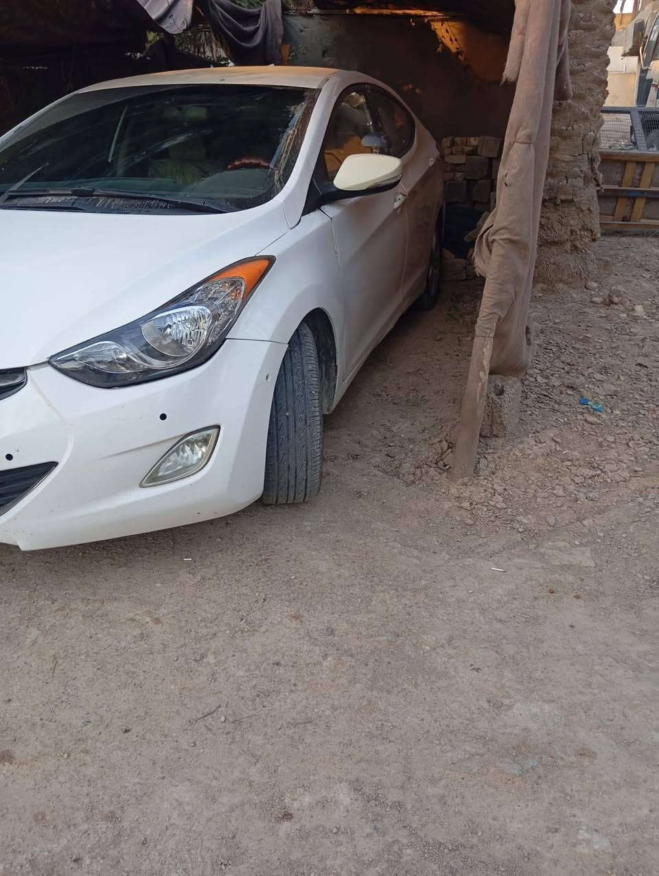سيارة النترا
رقم ديالى رقم و سنويه جدد
موديل ٢٠١٣
بيها صبغ ابيع صبغ عام
جاملغ خلفي مبدل 
صدر أمامي و خلفي جديد
سياره حلوه نضيفه مكانها بغداد
سعر ٦٨ ورقه
لتواصل
***********
