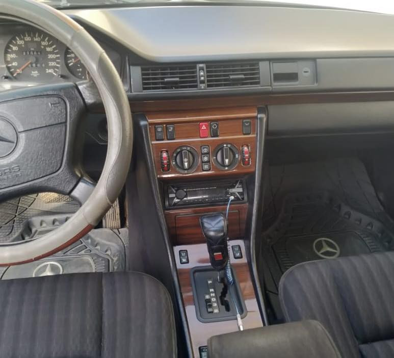 السلام عليكم عندي مارسدس دب موديل ٩٠ السياره جديده مابيها اي نقص وحدادية وصدر جديد وتبريدها حلو ومابيها جراد وسعرها ٨٨ ورقه وبيها مجال ***********
