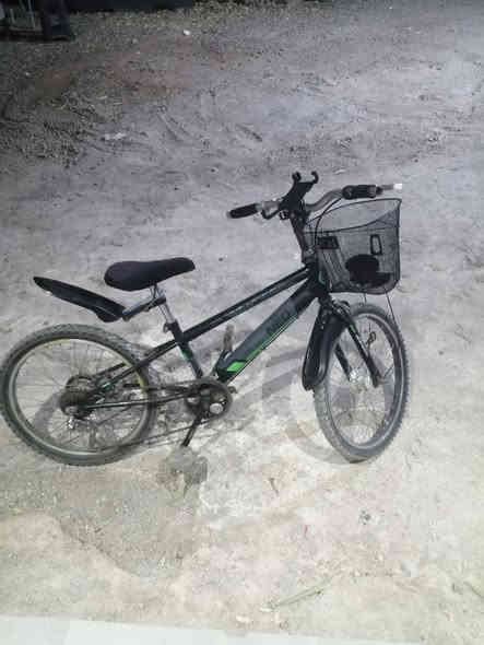 اسلام عليكم ورحمة الله وبركاته  شباب عندي هاذا البسكل للبيع  نضيف  كدام العين  مكاني موصل الشراي ينتصل عل رقم الواتساب  *********** السعر 35وبي مجال
