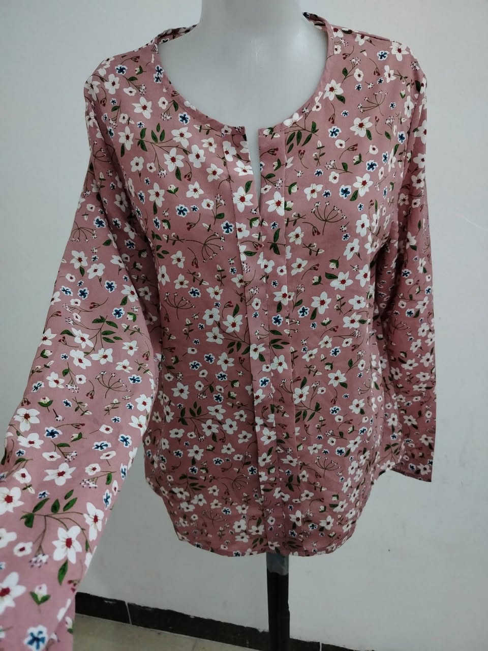 تشيرت +فستان (جديد وليس باله) 
السعر  الف بس تخفيضات داخل المحل   👍 
 العنوان حي البتول 📌 
متوفر توصيل 🚛


**إذا كنت صاحب هذا الإعلان وتريد حذفه لأي سبب، رجاءا أرسل رسالة إلى الدعم الفني**