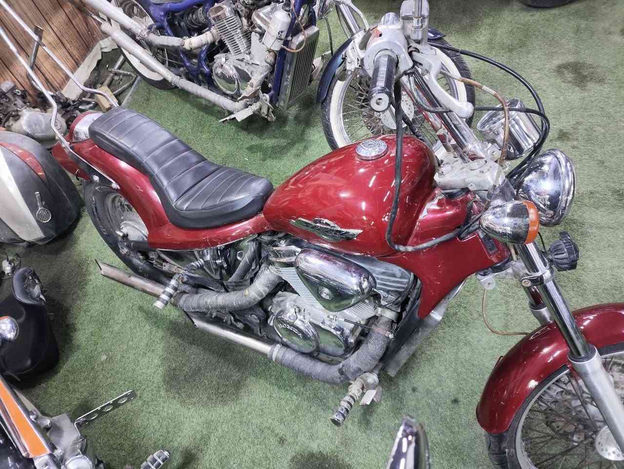 السلام عليكم
هوندا ستد ببر 400

لون ماروني 

مكينة كير بلادي جدد

دهن امزويل درجة اوله 

كهربائيات جدد وكلهن شغالة مكفولة 

تانكي كزاز ومبي اي وصخ 

كابريتر نضيفة مبية كطعة 

ولا تبخير جديدة 

الدراجة كفالة 

رقم بصرة انكليزي باقي بس عل استلام 

مكان الدراجة البصرة 

السعر 18وبيها مجال للطيبين 

فقط اتصال ***********
