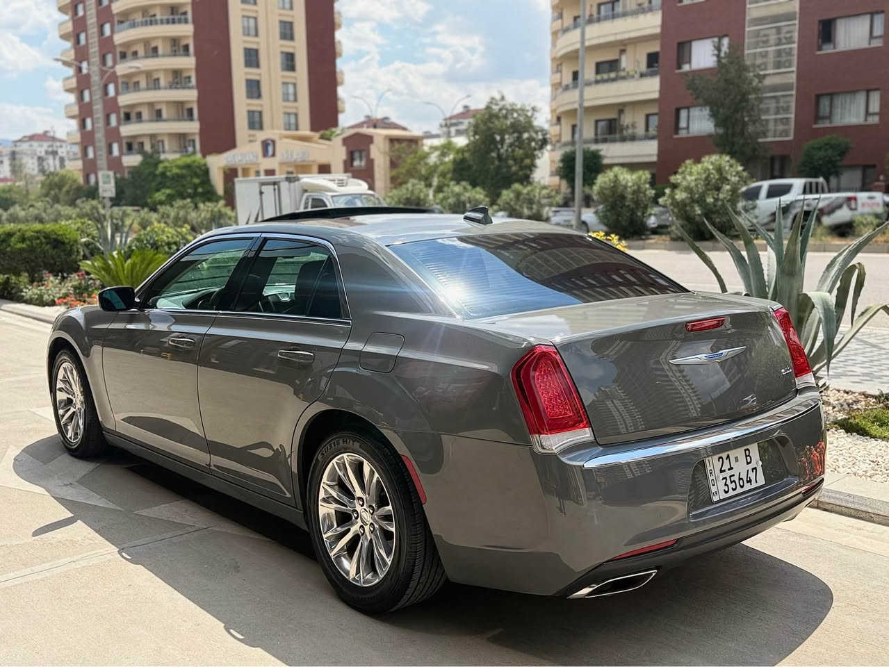 Chrysler 300 Touring⚜️
‎مودیل:2019
54.000mil ماشي
كلین تایتل كل شيء بشرط✅
 ‎:مواصفات
٢بصمة،كیر بالسكان،شغال،شاشة جبيرة،كشنات جلد حار
‎‏‎…مرايه حار،تحديد سرعة،مركزي،كاميرا،بانوراما، لایتات ليد

‎محرك ٦ سلندر. كل شيء بشرط 
سعر:$💵285
سلیمانی📍
0773 554 8009📞 السليمانية, العراق
