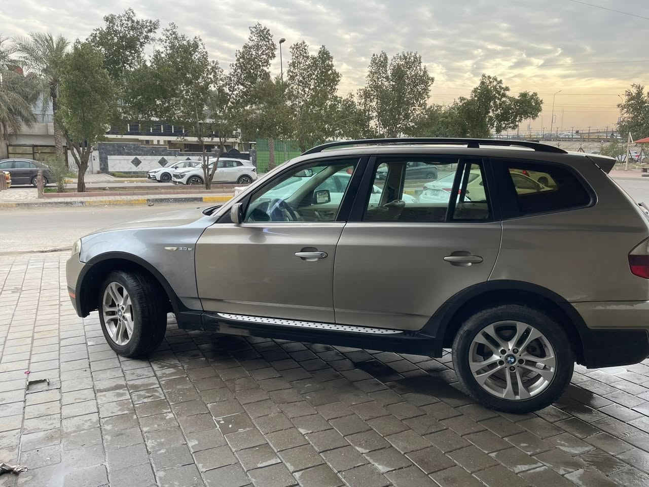 سلام عليكم
للبيع او مراوس بي ام x3 موديل ٢٠٠٩فول مواصفات للخير 

محرك 6 سلندر مسكر دبل فانوس جديد مكفول كير اوتو مكفول 

سياره جاهزه بدون اي ضرر بدون اي نقص ارباكات سليمه كلها 

يرادلها فقط صبغ جاملغات وبنيد الباقي كله اتكفله من اي شي 

السعر ٨٥ ورقه وبي محال ***********
