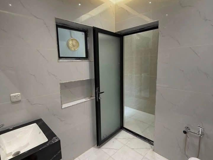 بيوت 100 متر توون للبيع 🏠🌿

الواجهه 4 متر 
نزال 25 متر 

ملك طابو صررف 👌🏼

بناء منفصل 🏠😍

يحتوي الواحد على كراج واستقبال ومطبخ و3 غرف نوم 
وصحيات عدد 2 وبيوتنه وسحطين 

بناء حديث درجه اولى 

العنوان :: حي الجهاد :: ديوان المخابرات :: خلف شارع 60 

السعر والاستفسار الاتصال *********** 📞📞مكتب الشهم للعقار 🏠يوجد واتساب بل الرقم
