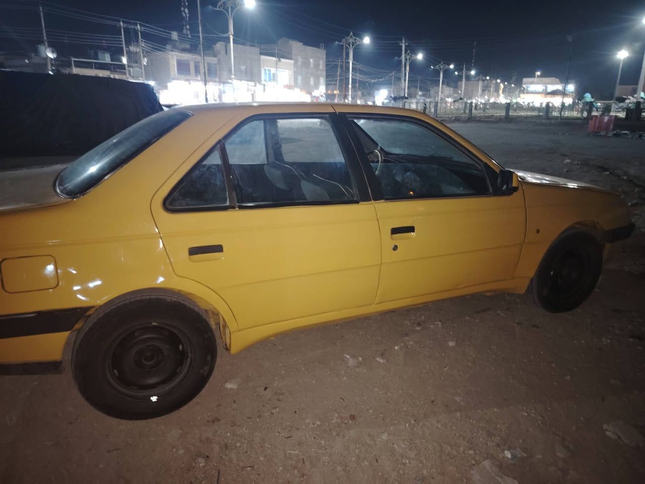 سلام عليكم سياره بيجو 405 تخم تاير جديد حداديه مكينه نص عمر سياره بسمي وتنتهي سنويه تاريخ 29 مكان بصره قبله مصبوغه عام جماليه تحويل ثاني يوم سعر 24 بيه مجال *********** يشتغل بس واتساب حبايب بس غرفه يراد اله ترتيب بصيط
