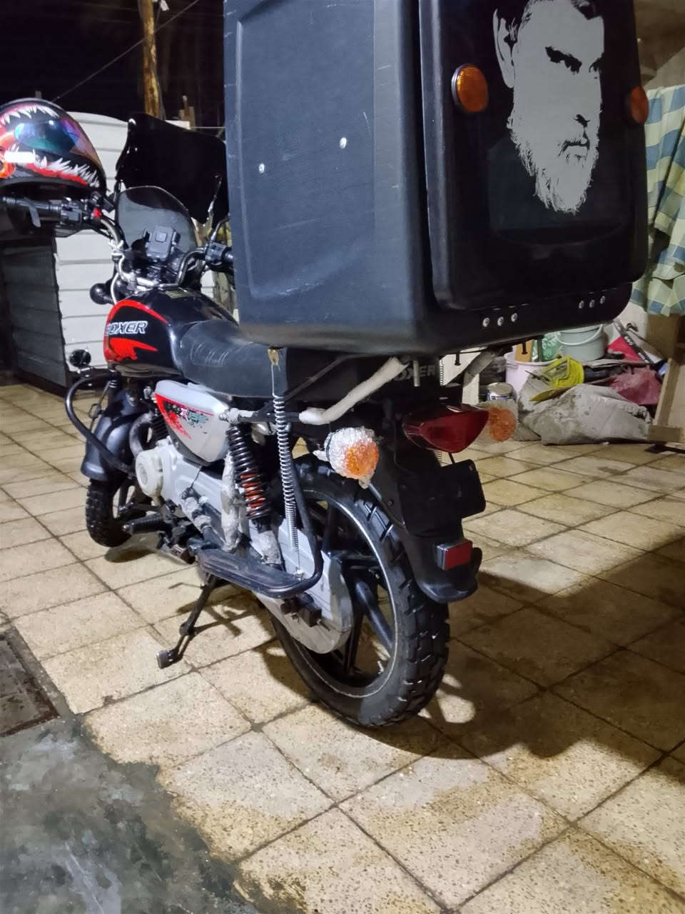 سلام عليكم بوكسر جبلي مديل 21 اوراق كامله كمرك مدفوع دراجه جاهزه مناقصها ربع عوزها بس سايق هيه وغراضها بوم اشاير لد جامه اماميه هورن طاط كلجات جدد تايرات زوج جدد ماعوزها اي شي عنواني البياع شرطه الخامسه السعر مليون و ٣٥٠ بيها مجال بسيط استفسار رقمي ***********
