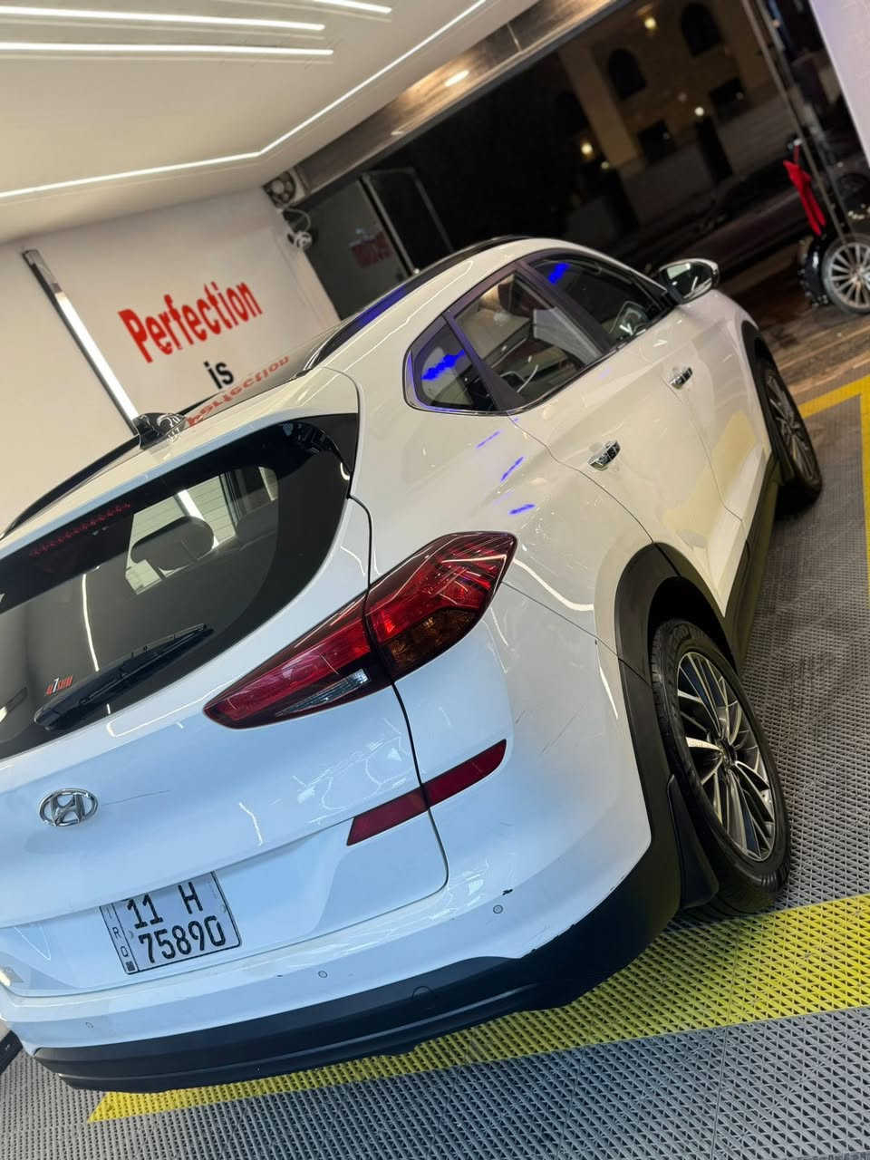 السلام عليكم هونداي توسان موديل 2020 خليجي فووول موصفات شركة الكاصد كشنات كهرباء بصمه بنروما خمس عدسات مري شفط  السياره بيه مكانات صبغ مال بيت بيد بنيه ماشيه 76الف كيلو سونار مرفق مع المنشور المندلاوي تحويل مباشر هزه وسنويه جديده مكان سياره بغداد اليرموك السعر ب 155 بيه مجال بسيط ***********/***********
