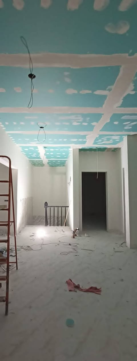 سلام عليكم احد أعمالنا بديكورات جبس بورد بأسعار مناسبة شغل درجه اولى تسليم مهندس ***********
والسقوف الثانويه 📍 
2_تغليف جدران بلاستك +ورق جدران✅
3_بديل رخام ⬛ +بديل خشب ⬜
5_ديكور بلازما 🔳
6_سحبات بورك🔲
8_اصباغ (المنازل +المباني) ⚪⚫
