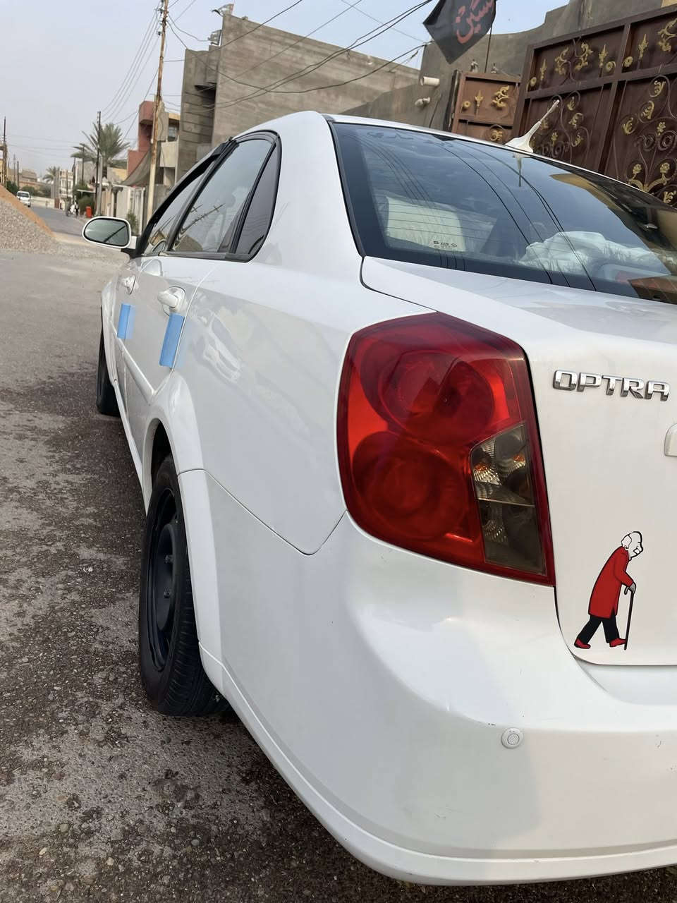 السلام عليكم اخوتي العزاز
اول شي نصلي على محمد وآل بيته الأطهار 
سياره شوفرليت اوبترا موديل 2011 محرك 1600 
السياره نضيفه بنسبة80% وجاهزه من كلشي صدر كامل خلفي وأمامي وتخم تاير جديد تبريد ويا طكت السويچ ومعروف تبريد الاوبترا بالصيف الجنايه يعرفونه وتدفئه هم كذالك ومحرك مكفول من تنقيص وتبخير والگير هم مكفول كفاله عامه والسياره نضيفه وما مشتغله مال بيت وتجي بعينك وتشوف..

مكاني بغداد اليوسفيه
السعر خاص  
للاستفسار الاتصال ع الرقم *********** تريد واتساب هم بي
