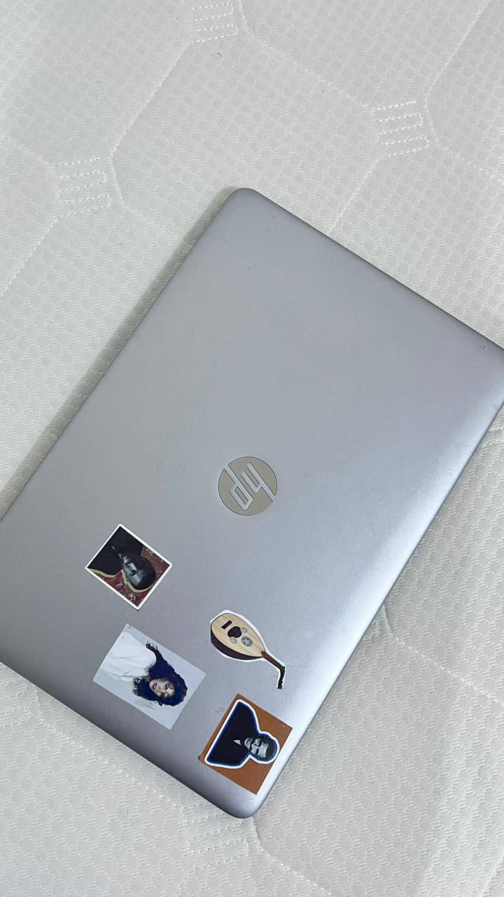 لابتوب للبيع هاي تفاصليه ومواصفاته استخدام للدراسه فقط سعر ٥٠٠ وبيه مجال قليل  ***********
