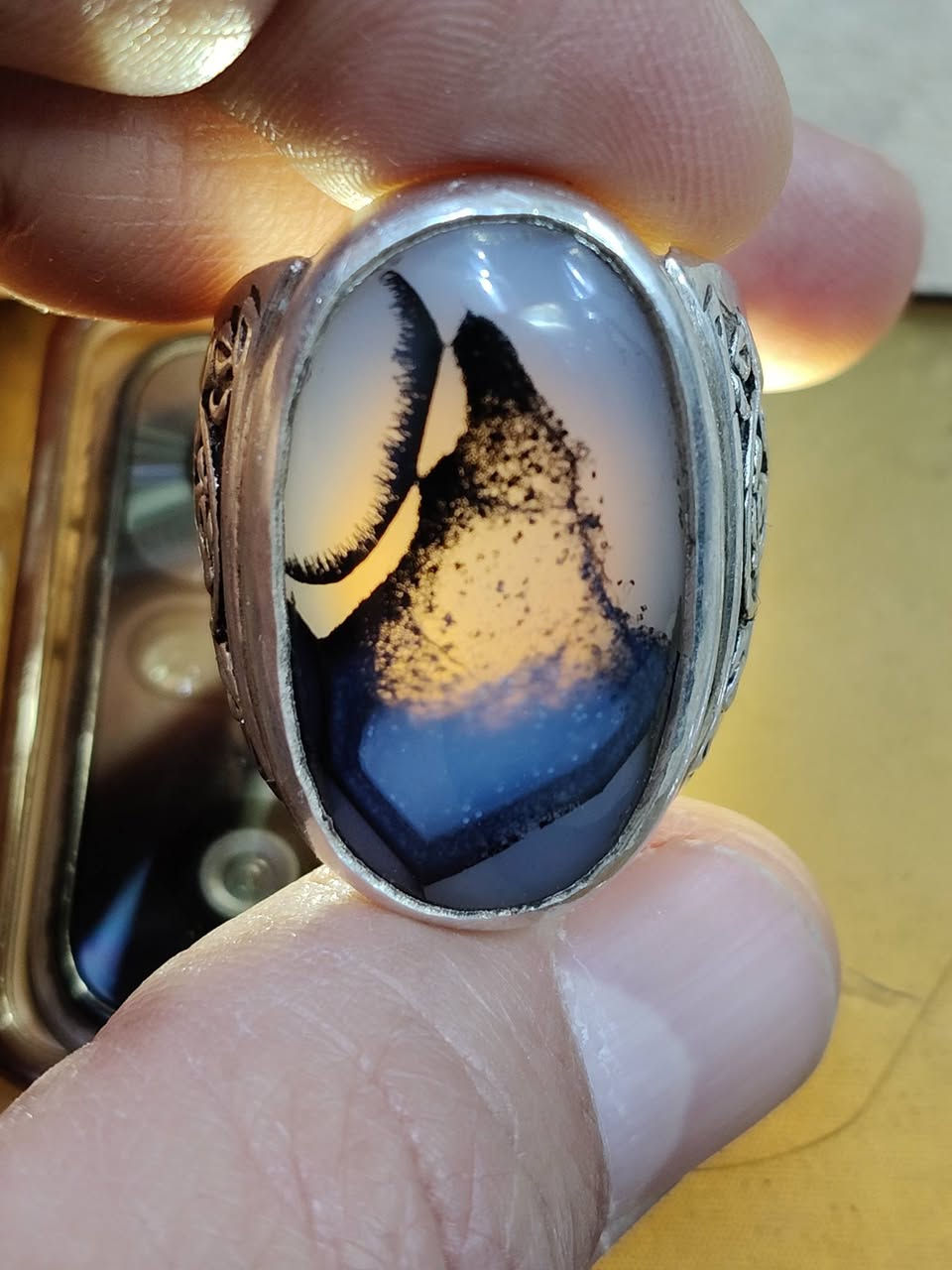 عقيق يماني صياغة ثقيله 250 ألف بغداد ***********
