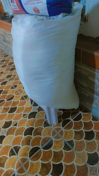 كيس طحين تقريبا ٦٠ كيلو البيع ابيض السعر ٣٥ وبي مجال قليل الاتصال ٠٧٧٣...