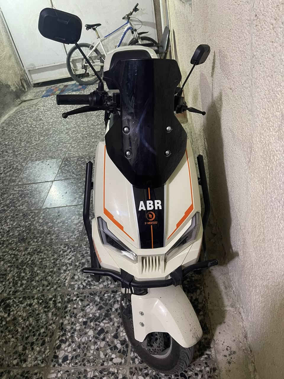 دراجه صاعقه البيع 
نضيف حيل تجي تفحص وتشوف بعينك 
الستفسار *********** الواتساب

‭0788 290 0535‬ التصال
